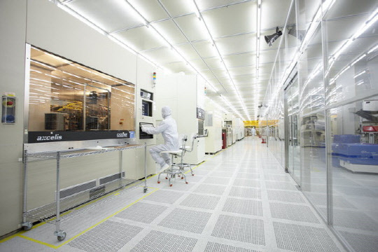 과기정통부는 4차 산업혁명과 초연결 데이터 시대의 핵심 부품으로 주목받고 있는 '스마트 센서' 기술을 모바일·가전, 자동차, 바이오헬스, 스마트 제조 등 4개 분야별로 전략 투자를 진행한다. 나노종기원 제공